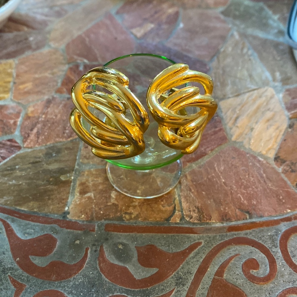 Vintage Clip On Earrings - Picture 1 of 4